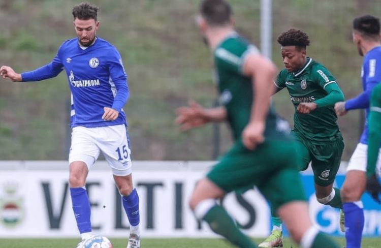 秀的年轻角 秀的年轻角