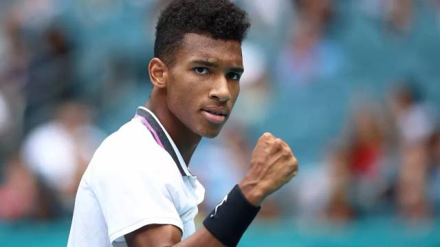 巴萨被判罚点球时,费兰打趣尼科:你来罚吧